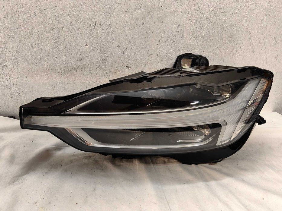 Оригинални  фарове  Волво XC60  Volvo XC60  Led MID