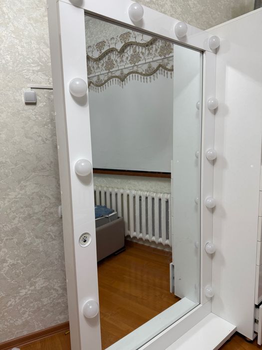 зеркало с лампочками