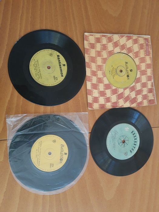 Различни грамофони плочи