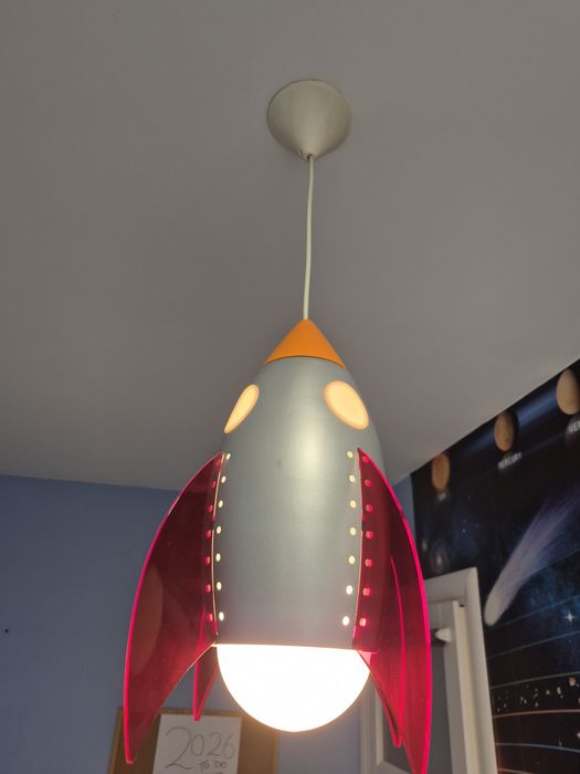 Lustra racheta copii