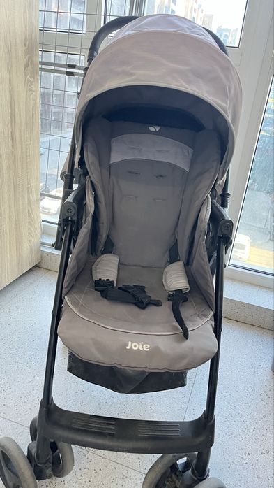 Продам детскую коляску Joie