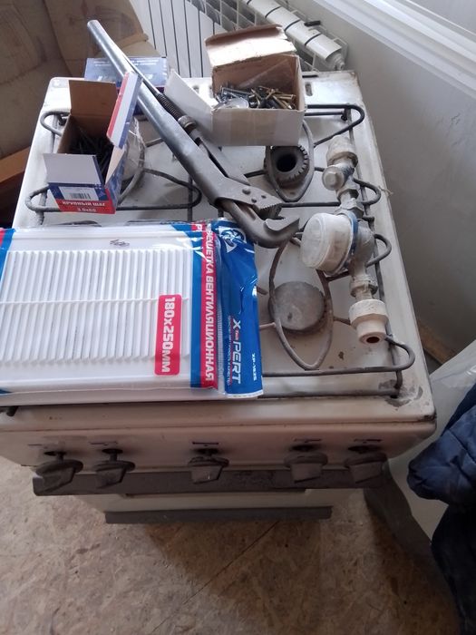 Продам газ плиту