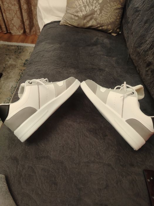 Pantofi sport foarte frumoși