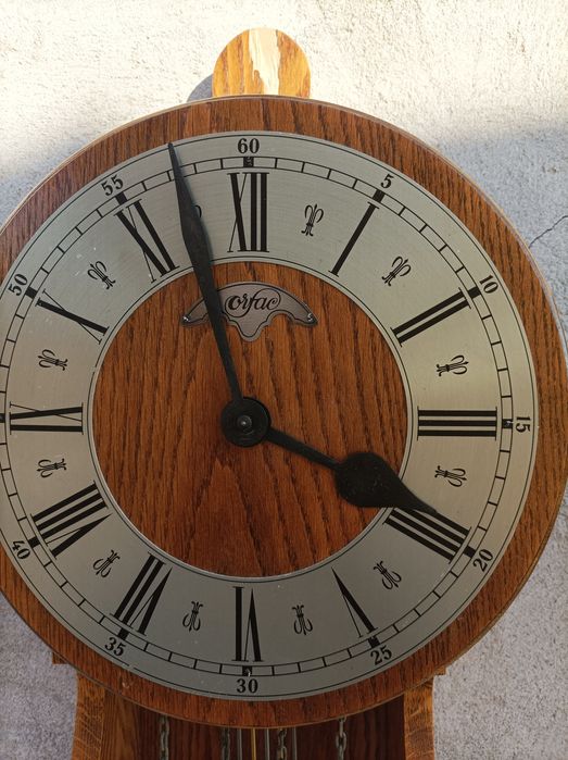 Немски стенен часовник работещ