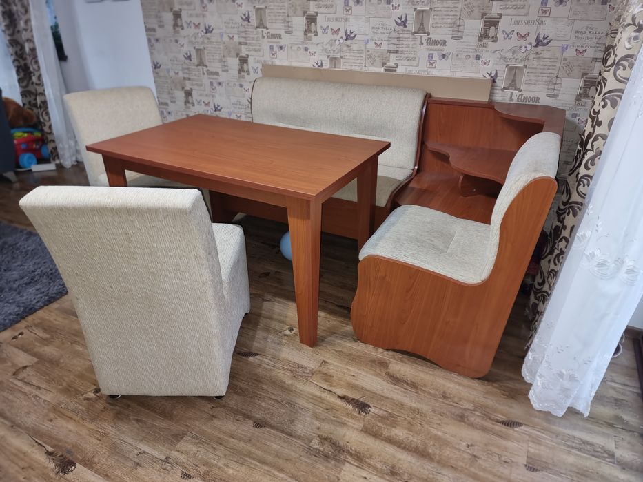 Masa cu scaune ,coltar cu lada de depozitare