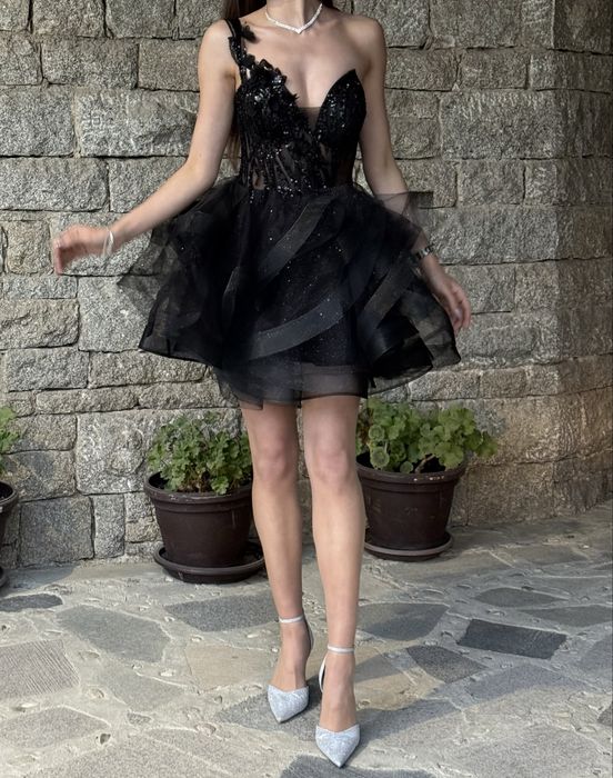 Черна бална рокля