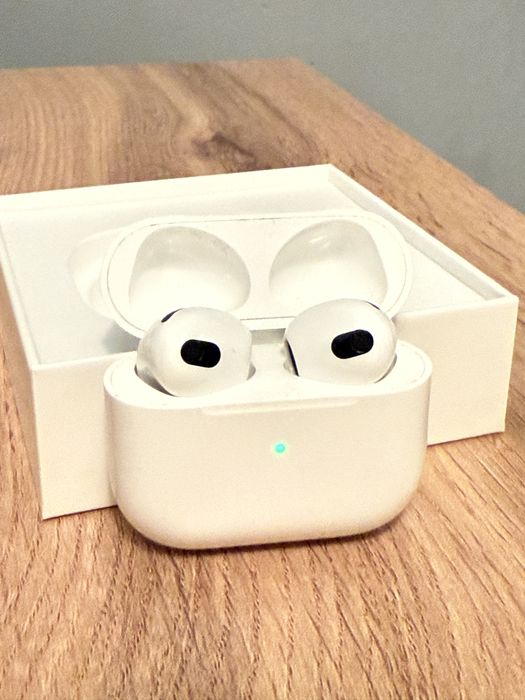 Продам оригинал airpods 3