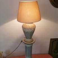 Veioza cu pedestal din samota decor