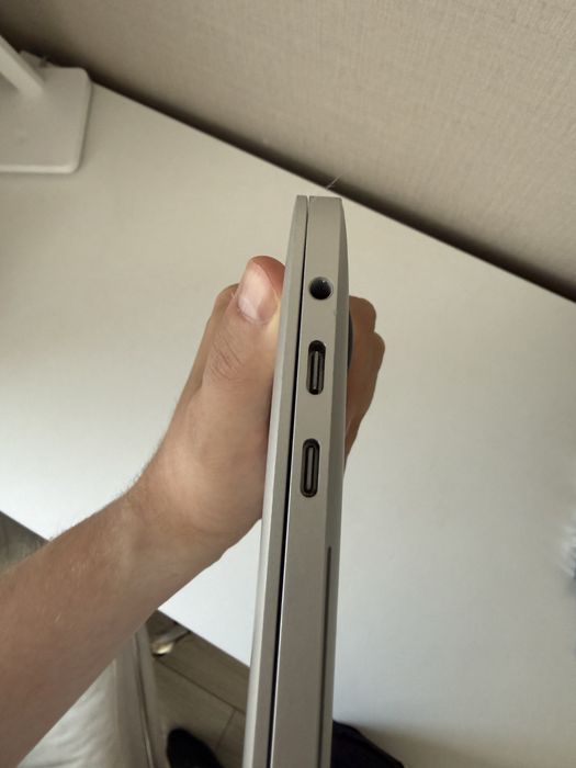 Macbook pro 13 8/256 touch Bar
