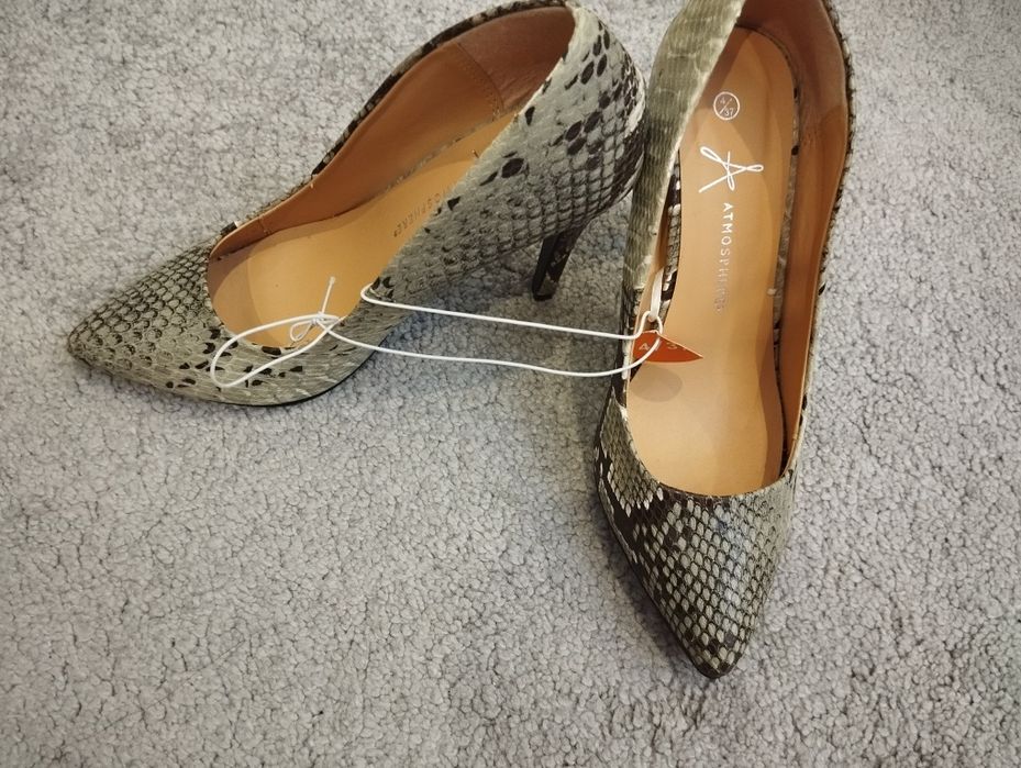 Продаю новые 2 туфли тигровая и кожанная