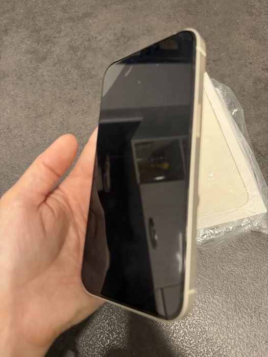 Iphone 11 бял, 77% батерия, 128 ГБ