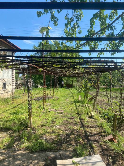 Каменна къща  с двор с. Вратарите на 35 км от Добрич и 60 км от Варна.