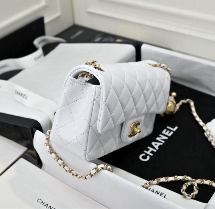 Geanta Chanel Timless Classique alb-pe stoc