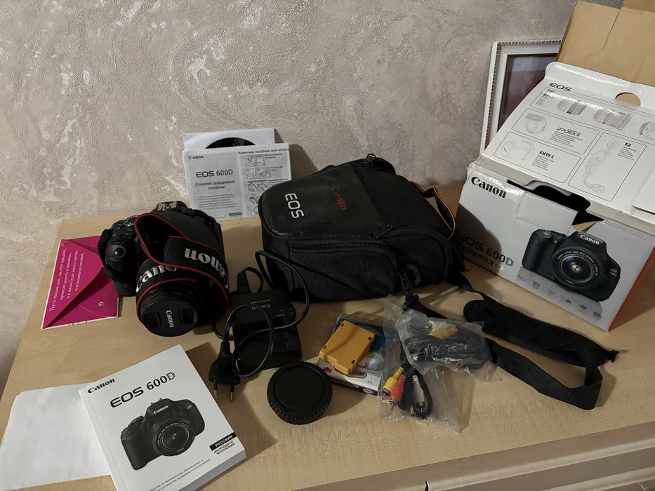 Камера Canon EOS 600D
