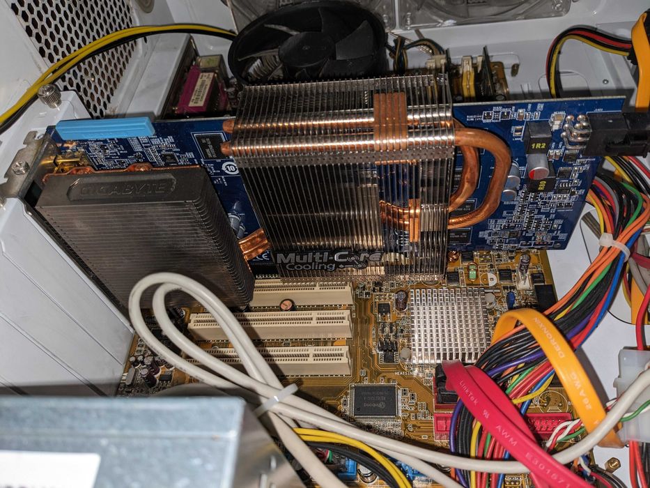 Ретро Геймърски компютър в Cooler Master | оригинален Windows 10 Pro