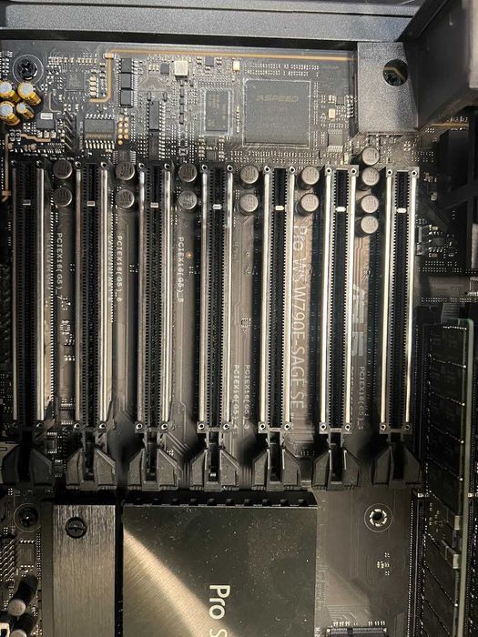 Workstation Intel Xeon w7-3465X 2500 4677 256 GB RAM,