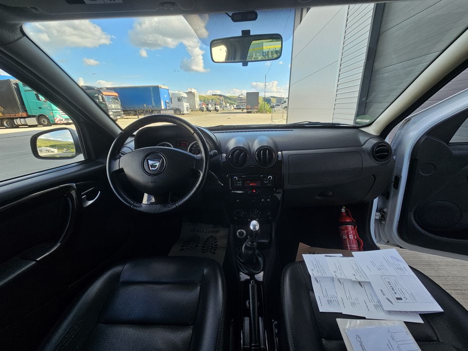 Dacia Duster Prestige 1.6 Benzina 105CP, 4x4 cu blocant AC, Piele  Senzori  Jante  Cârlig  Posibil Rate