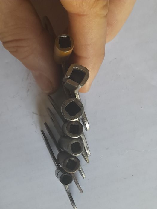 Стари ключове за брави,стенни и др. часовници