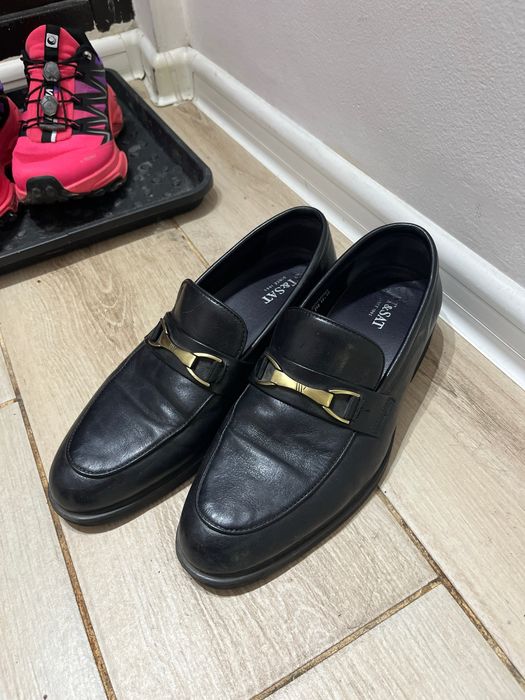 Отдам за шоколадку 1 пару обуви