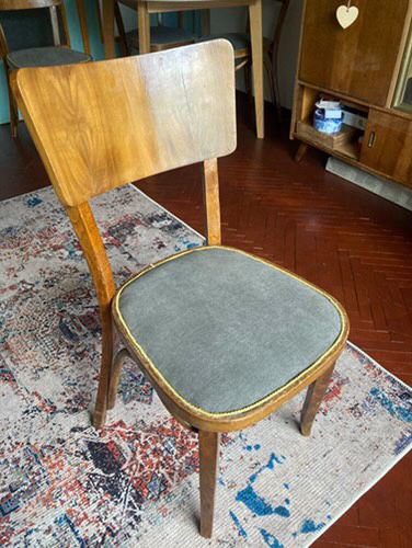 Трапезен дървен стол