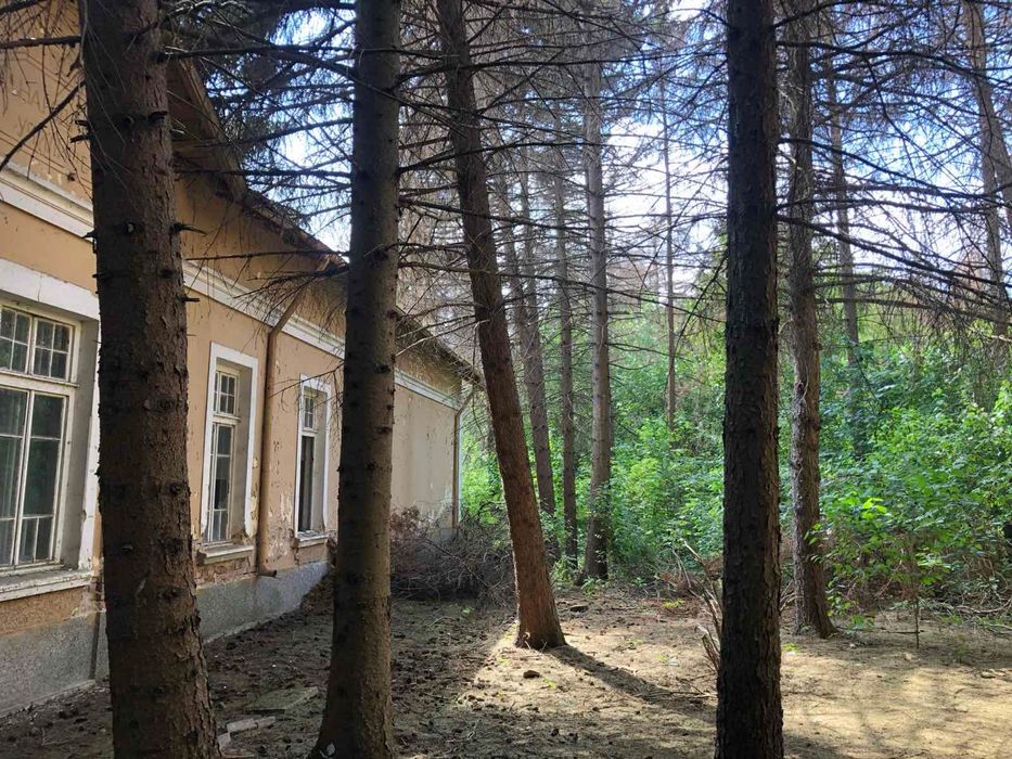 Самостоятелен имот (бивше училище)