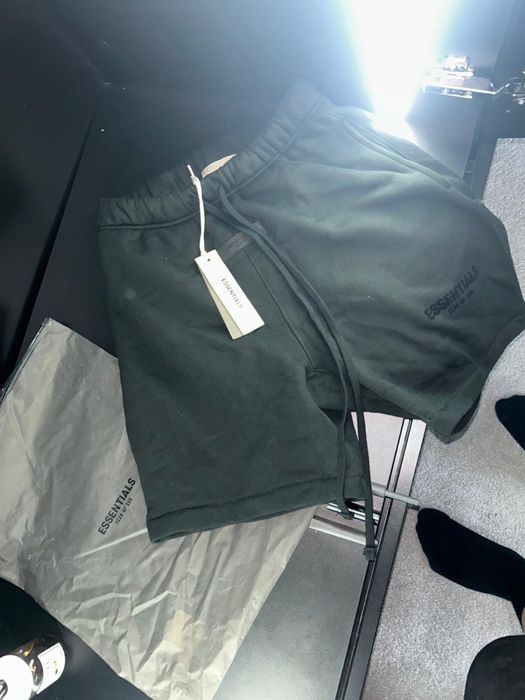 pantaloni essentials