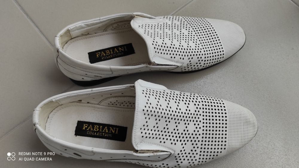 Продам белые летние туфли 43 размера