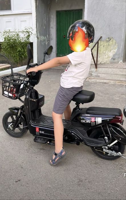 Продам электроскутер ск8