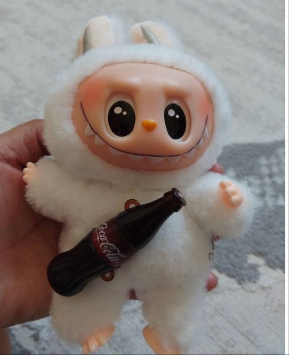Лабубу с кока колой