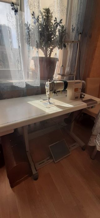 Швейная машинка JACK.