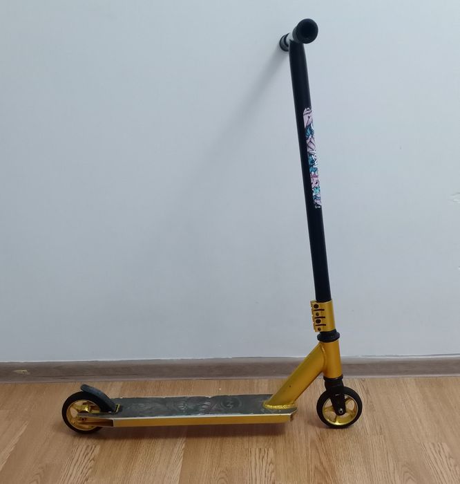 мяч, самокат, теннис