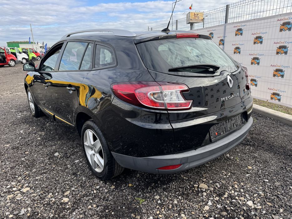 An 2014 “ Led “ Navi