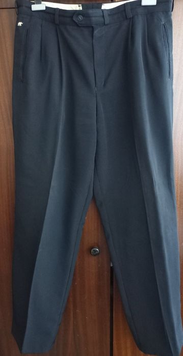 Продавам мъжки костюм