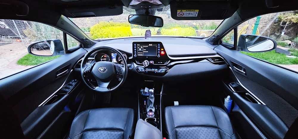 Toyota chr hibrid ,140 cp.BI-TON-Piele,JBL-alb perlat-Distronic