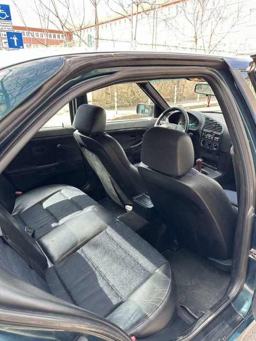 BMW 320i E36.