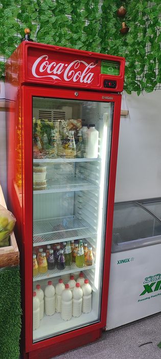 Холодильник витринный стоячий