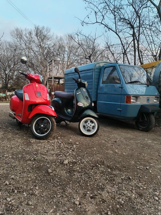 Scuter Piaggio Vespa 300 gts super sport  și triciclu  Ape 703