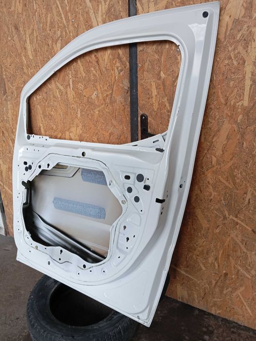 Врата предна дясна за Ситроен Берлинго от 2019год. Цена 1100лв