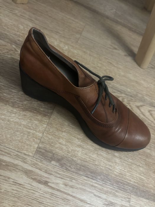 Шоколадные кожаные туфли