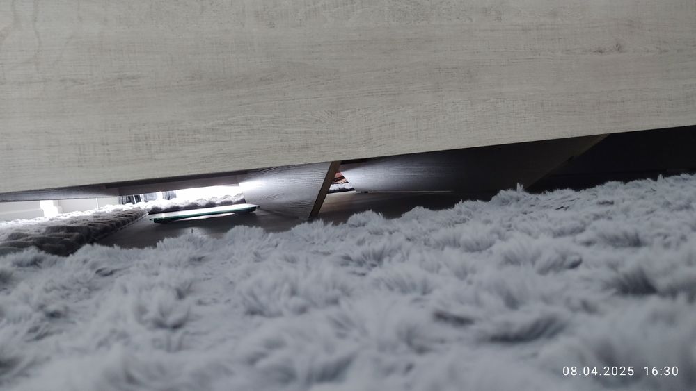 Двухспальная кровать с парящим эффектом