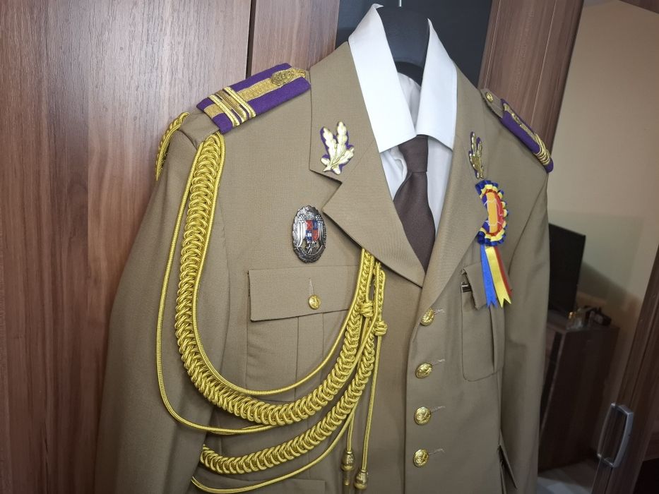 Costum militar Exceptiol de Colonel Logistică