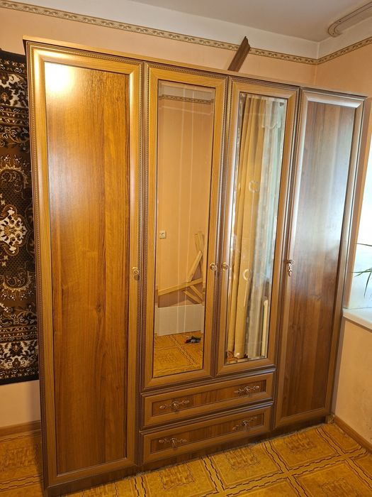 Срочно продам шифоньер почти в идеальном состоянии