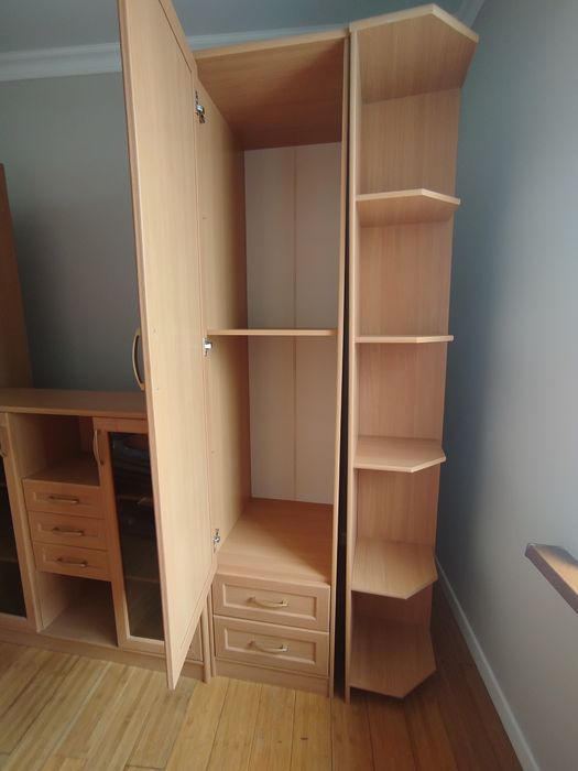 Стенка-шкаф состоит из 4 частей