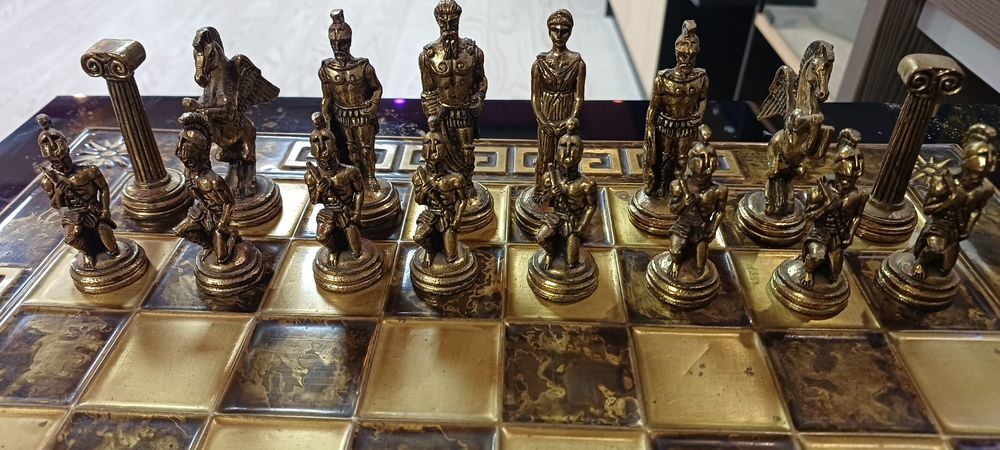 Vând șah bronz, grecii si romanii