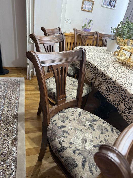 Срочно продаю стол и стулья