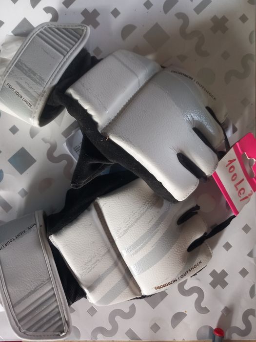 Mănuși pentru sport-contact