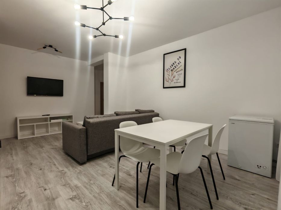 Inchiriez apartament 3 camere