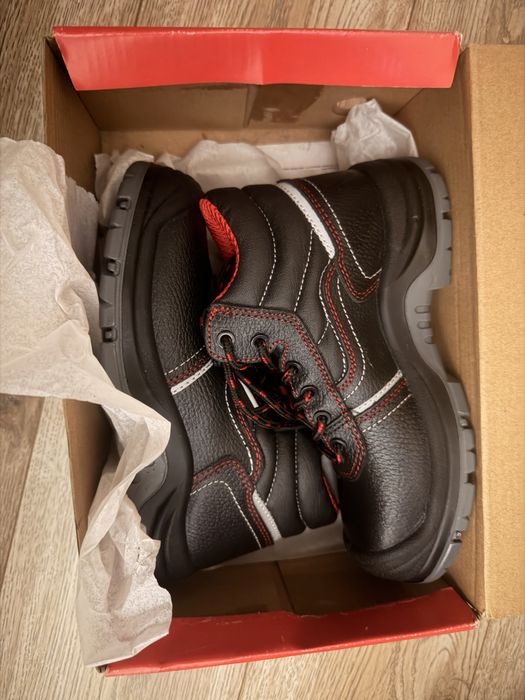 Дамски работни боти