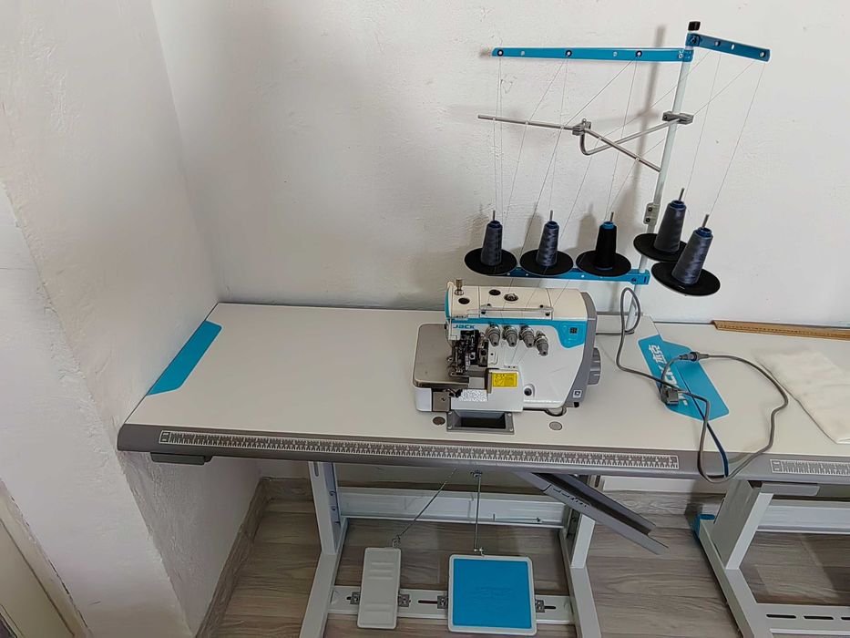 Оверлок Jack E 4S-5-03/233 белый, голубой