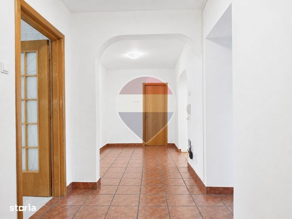 Apartament cu 3 camere nemobilat cu loc de parcare și boxă — fotografia 3